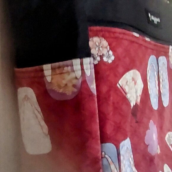 Mailelani's Kauai Hawaiian Handmade Sandal/Hair Clip Print Tote Bag - Picture 3 of 5